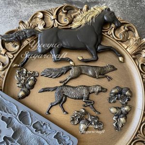 Horse & Hound image 4 - moule_IOD_chalk paint_annie sloan_aube design